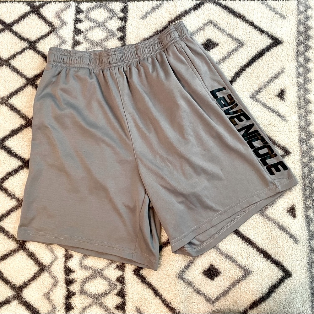 Lavenicole men’s gray sports shorts/swim trunks with lining. Sz small, 2 pockets